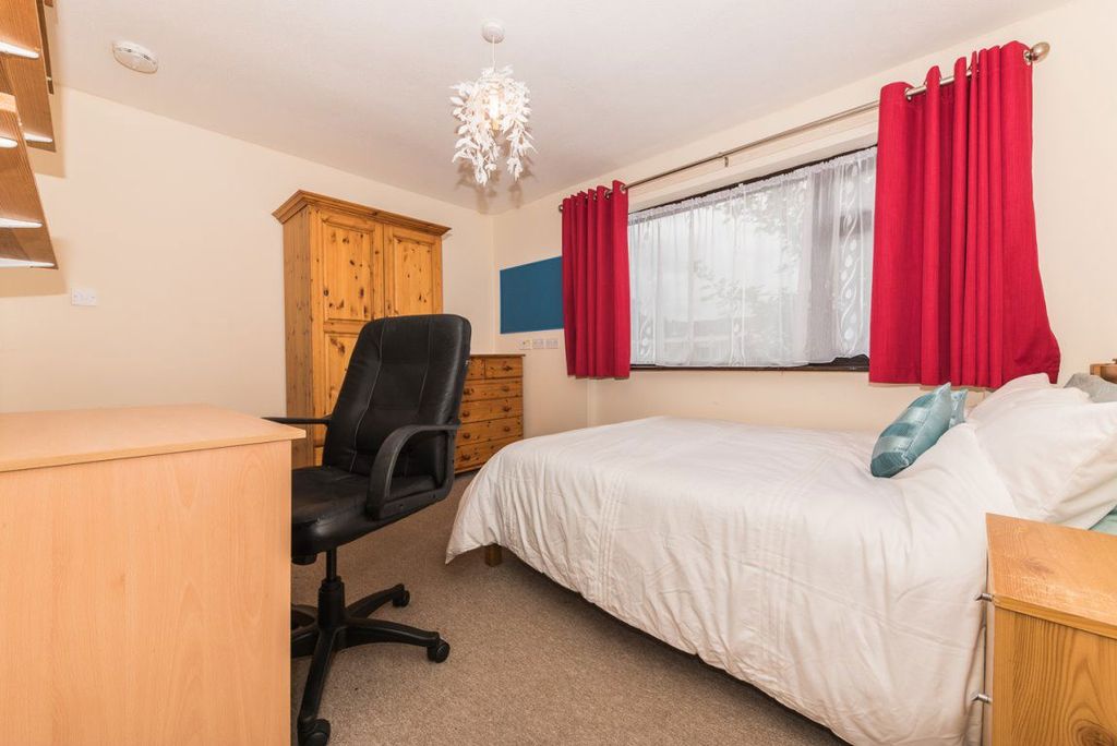 Property photo 3 of 28