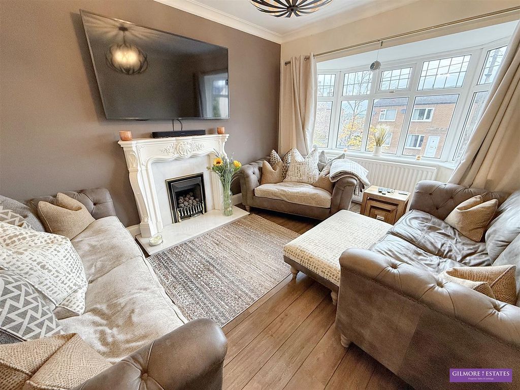 Property photo 2 of 16 Lounge