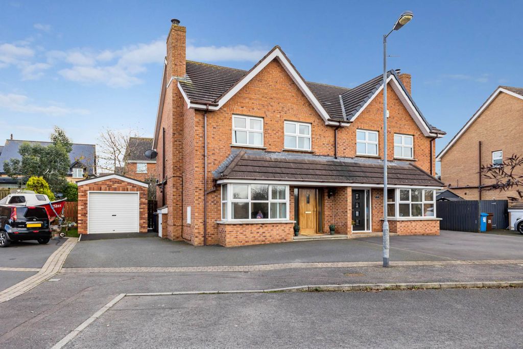 Property photo 1 of 27