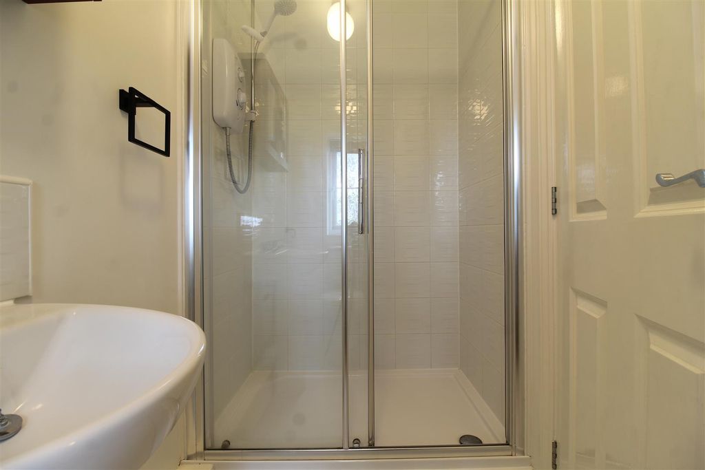 Property photo 2 of 12 10 Ensuite Shower Room 2.Jpg