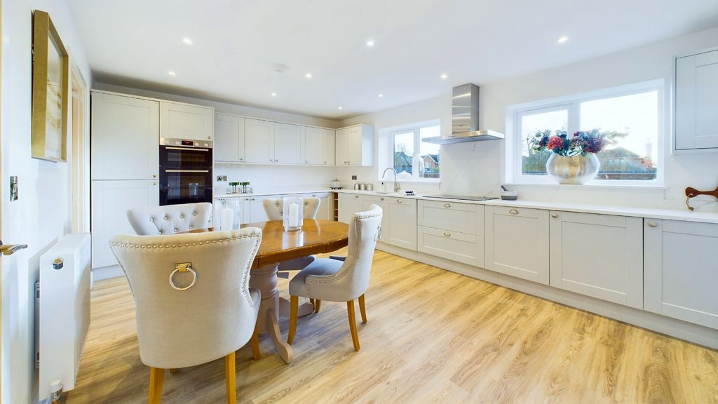 Property photo 3 of 38 3845035