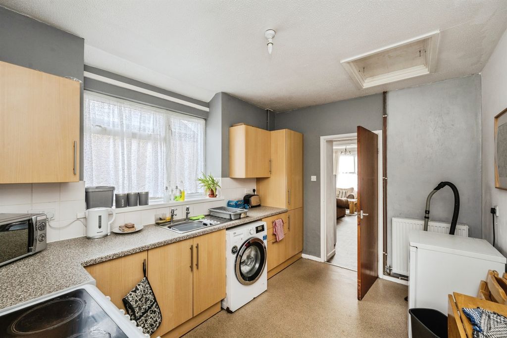 Property photo 3 of 14