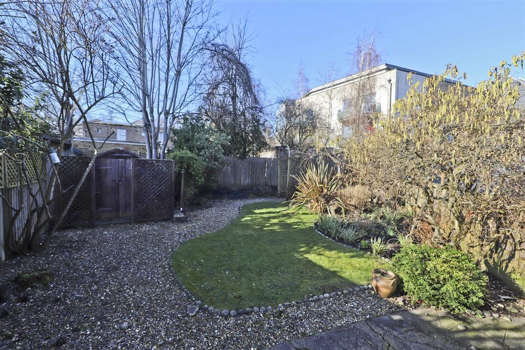 Property photo 2 of 8 Garden