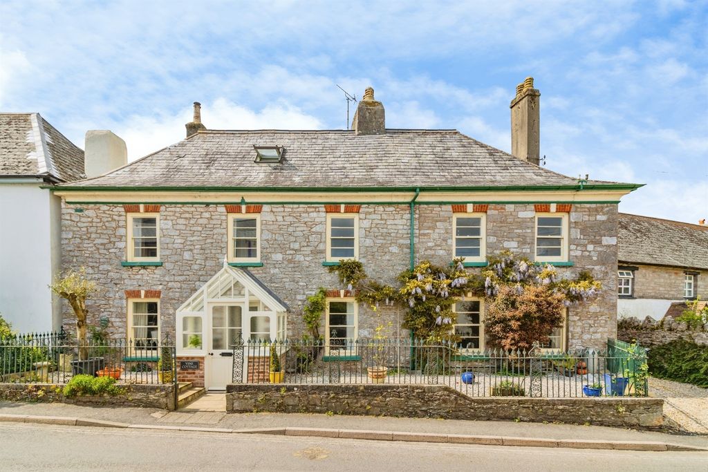 Property photo 1 of 33