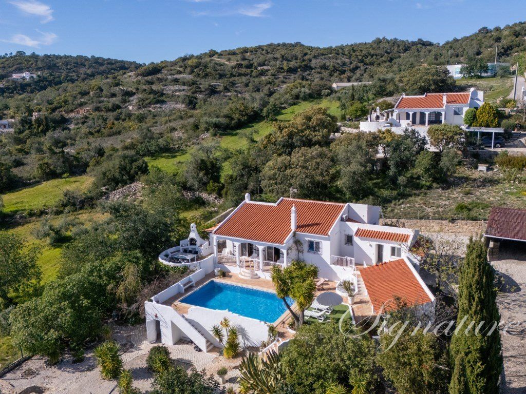 Property photo 1 of 56 Beautifully Renovated, Single-Story Quinta With 4 Bedrooms En Suite, Offers A Peaceful And Secluded
