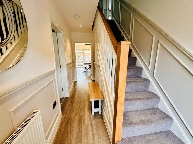 Property photo 2 of 17 Entrance Hall