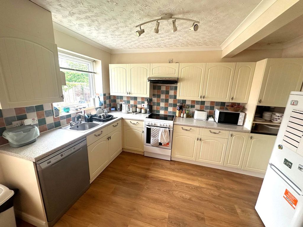 Property photo 2 of 12