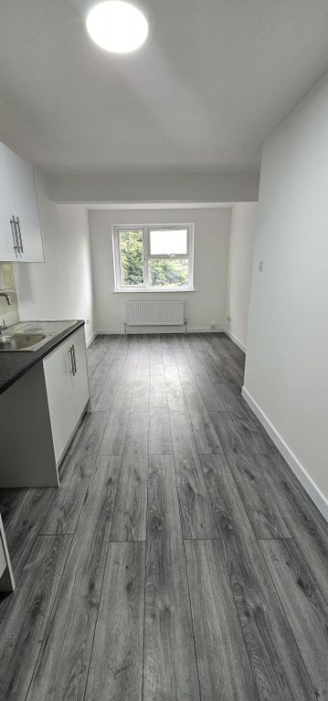 Property photo 1 of 6 Flat 11, Harcourt House