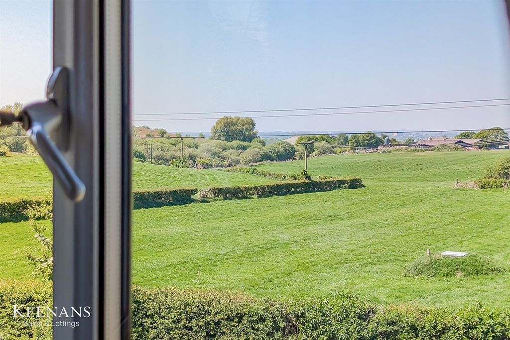Property photo 2 of 33