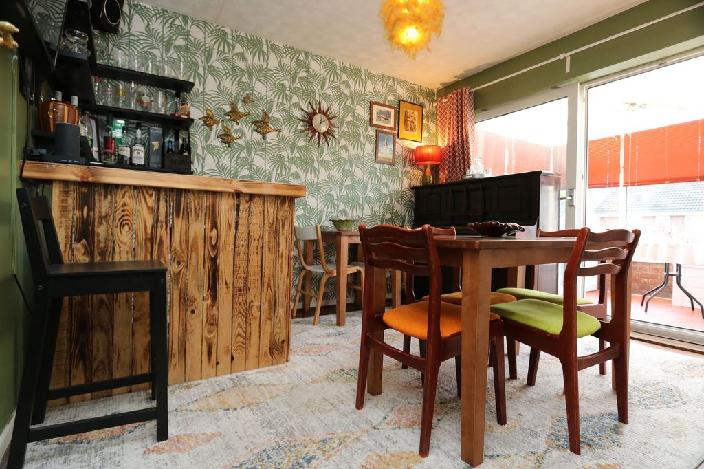 Property photo 3 of 32