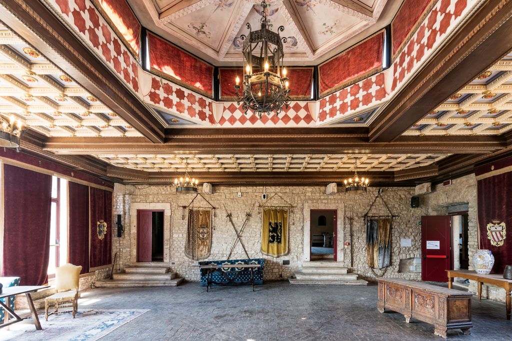 Property photo 3 of 18