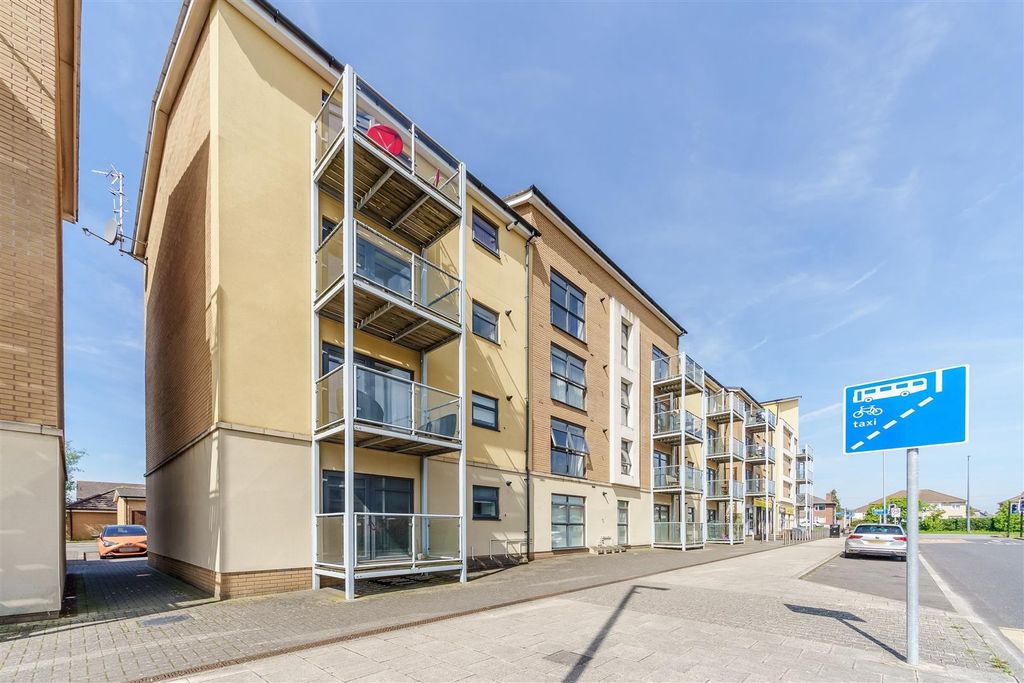 Property photo 1 of 20 Modern Apartment Block With Sunny Balconies...
