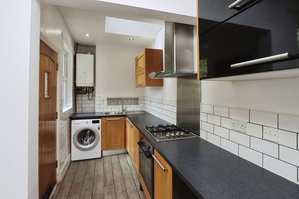 Property photo 3 of 17 Kitchen