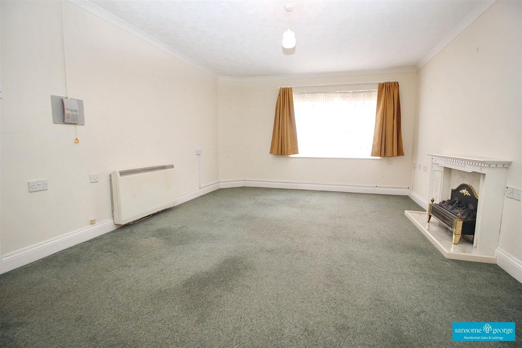 Property photo 2 of 10 Living Room