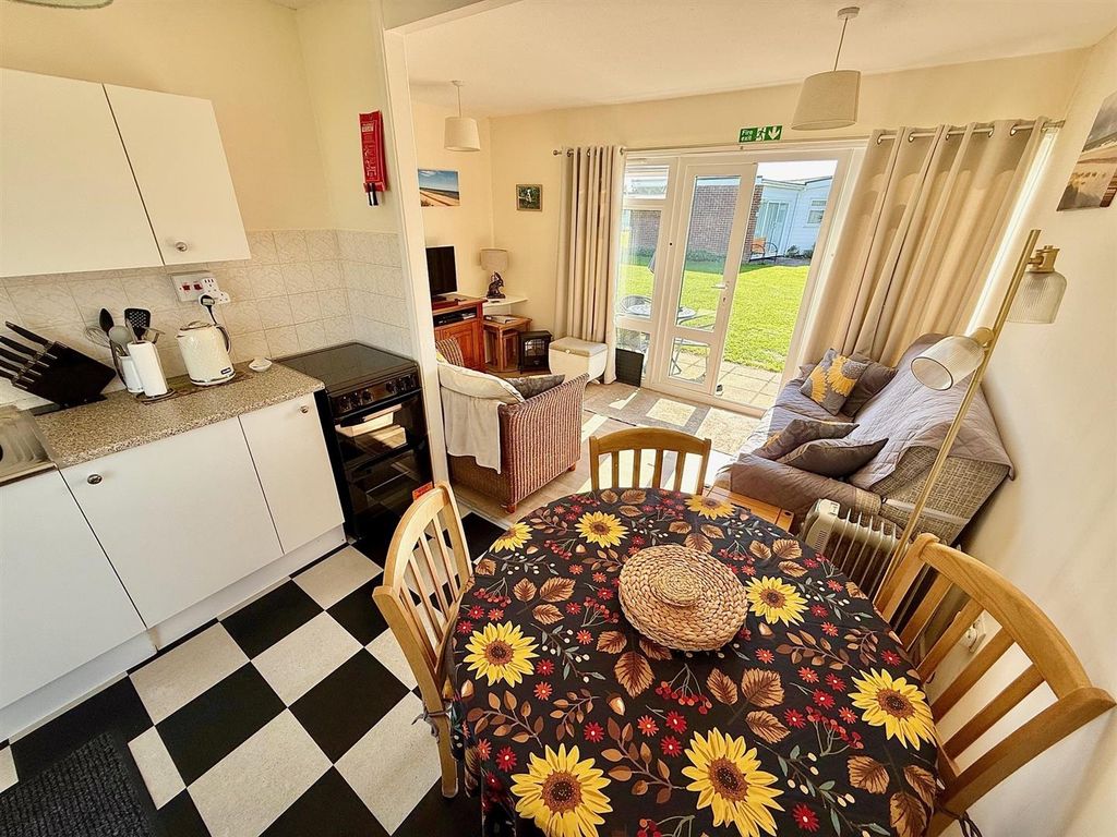 Property photo 2 of 11 Kitchen/Dining Area