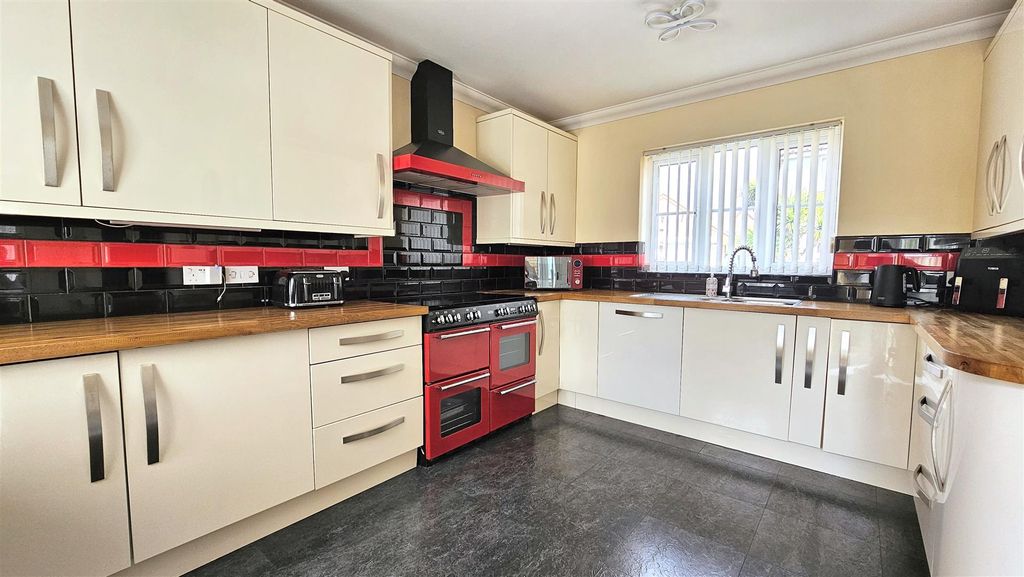 Property photo 2 of 22 Kitchen
