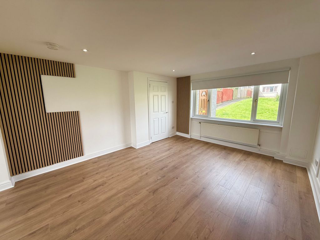 Property photo 2 of 11 2