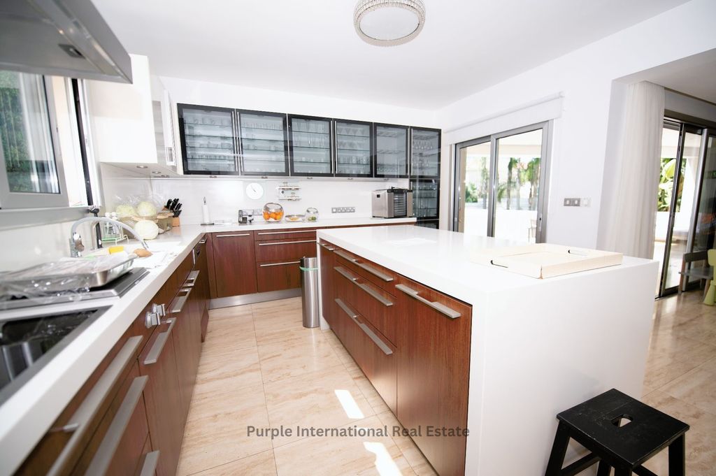 Property photo 3 of 33