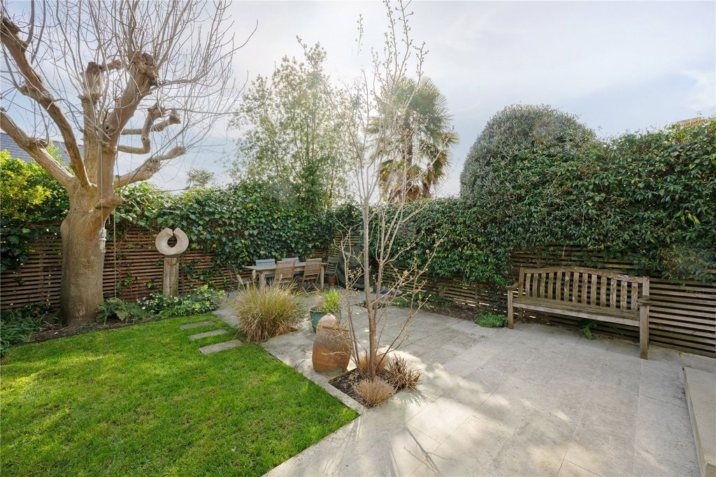 Property photo 2 of 37 Picture No. 18