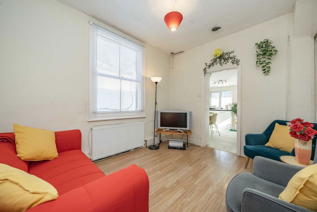 Property photo 3 of 9