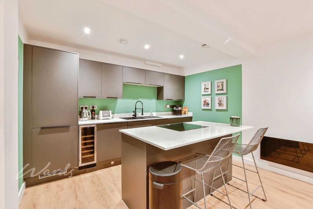 Property photo 2 of 13 Queen 6 Kitchen Use