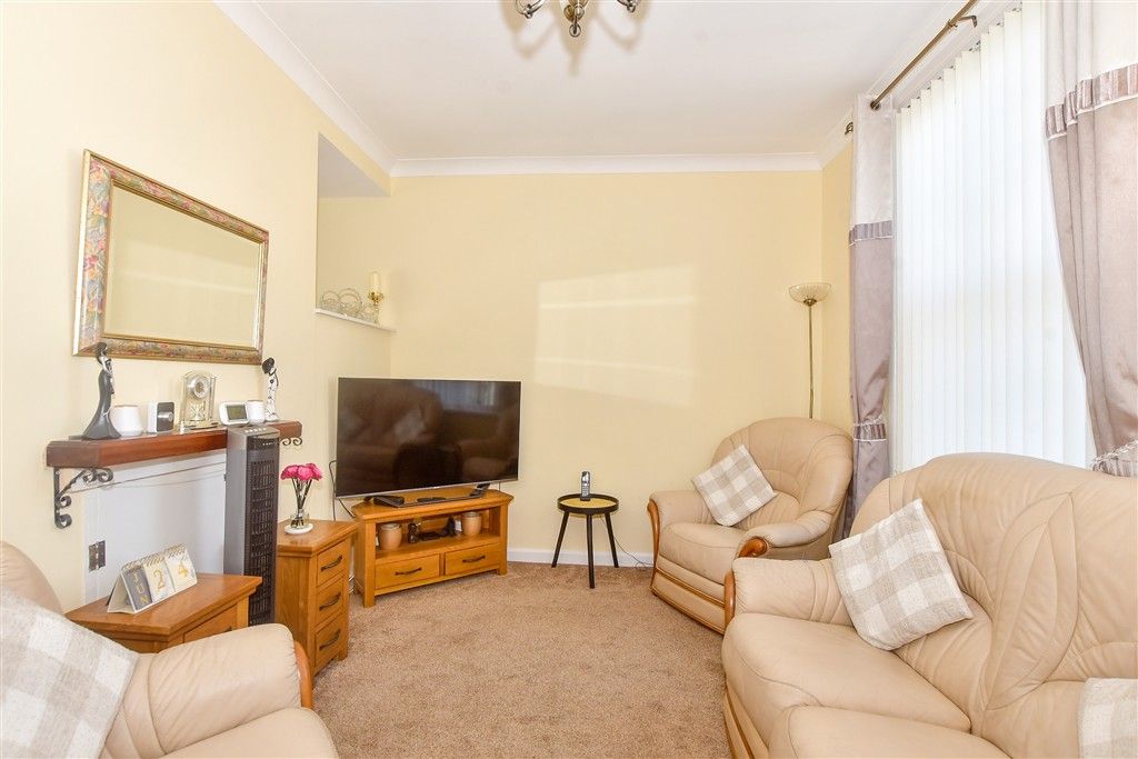 Property photo 3 of 8 Lounge