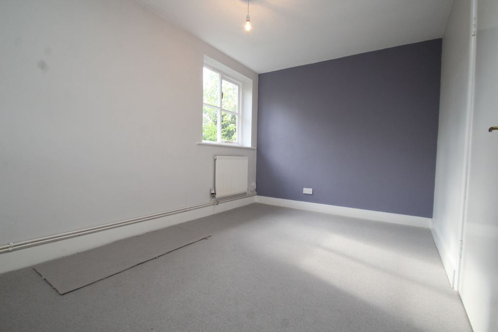 Property photo 3 of 6 Bedroom