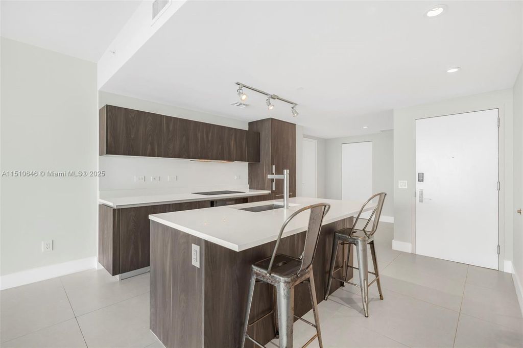 Property photo 3 of 21 <Alttext/>