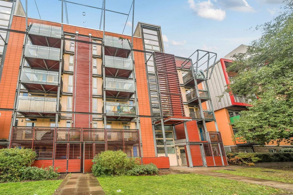 Property photo 2 of 21