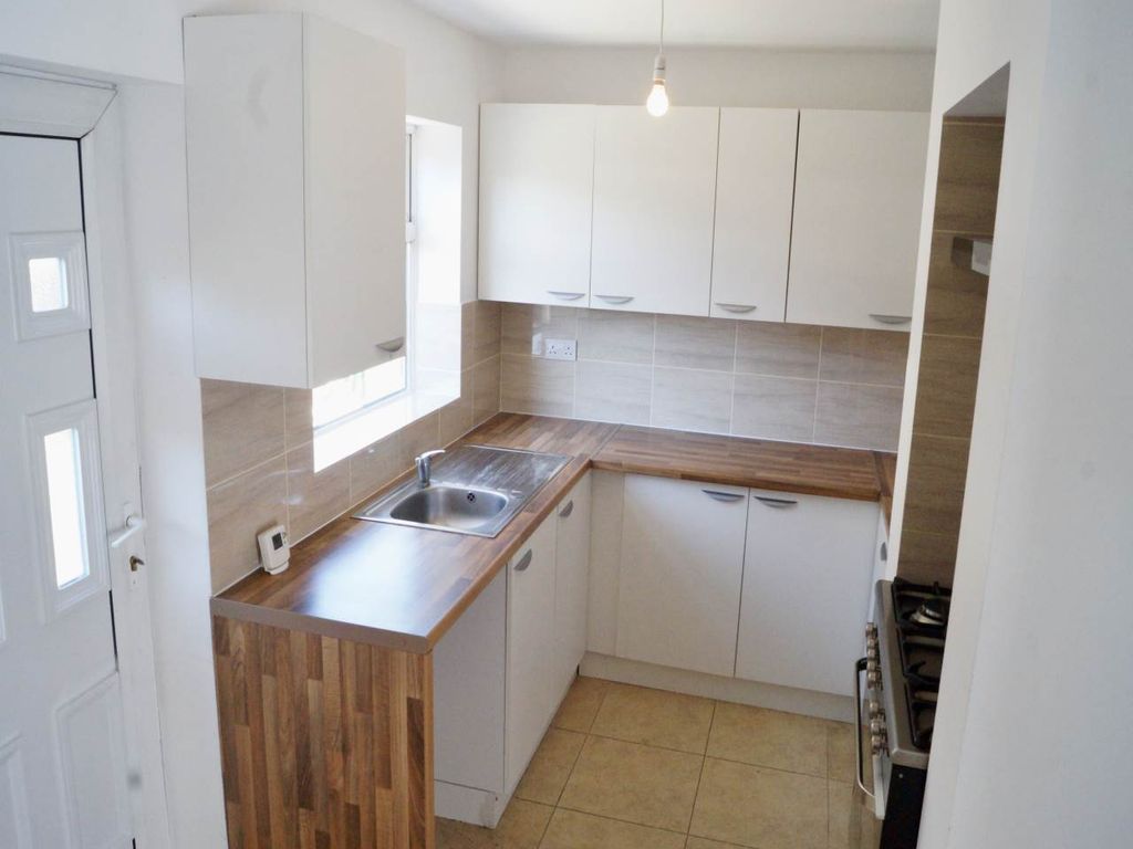 Property photo 2 of 11 Kitchen