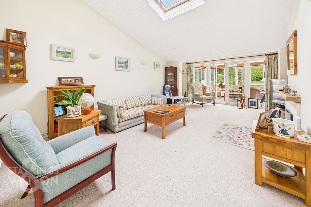 Property photo 2 of 25