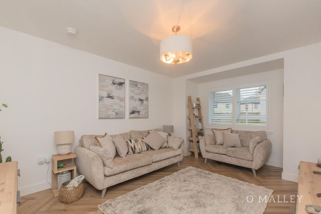 Property photo 2 of 13 Lounge