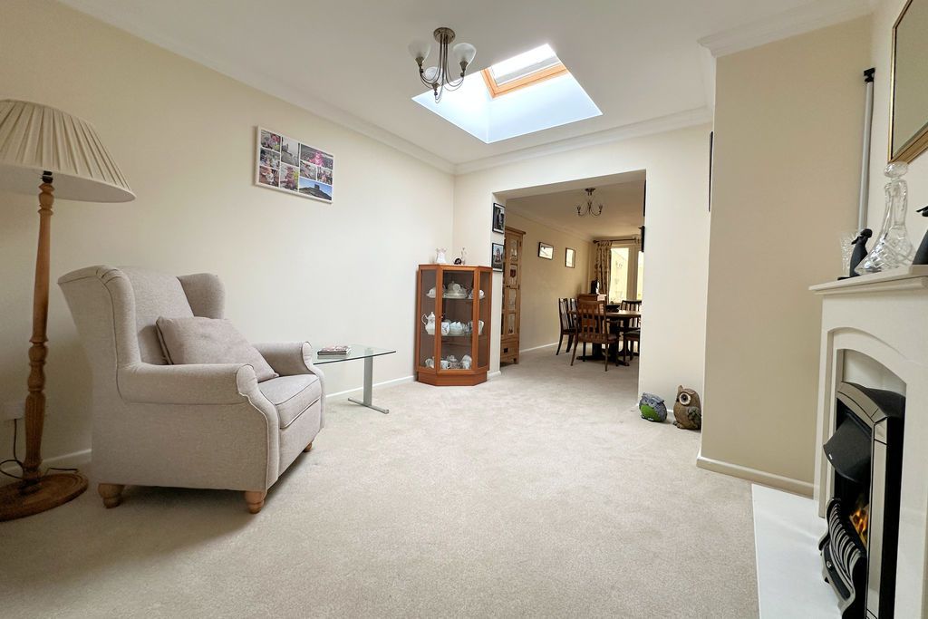 Property photo 2 of 22 Lounge