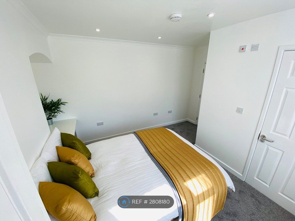 Property photo 2 of 23 En-Suite Room 4