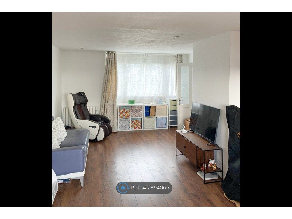 Property photo 2 of 11 Lounge