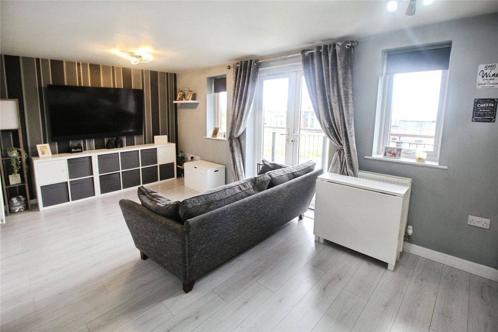 Property photo 2 of 11 Open Plan