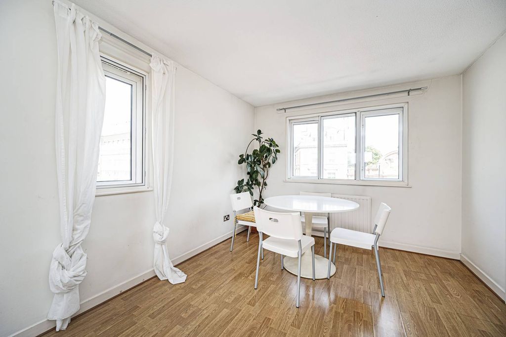 Property photo 1 of 5
