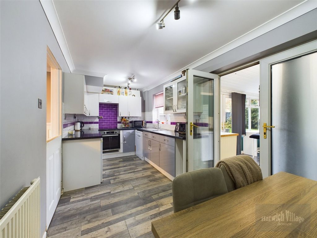 Property photo 3 of 16 Picture 3