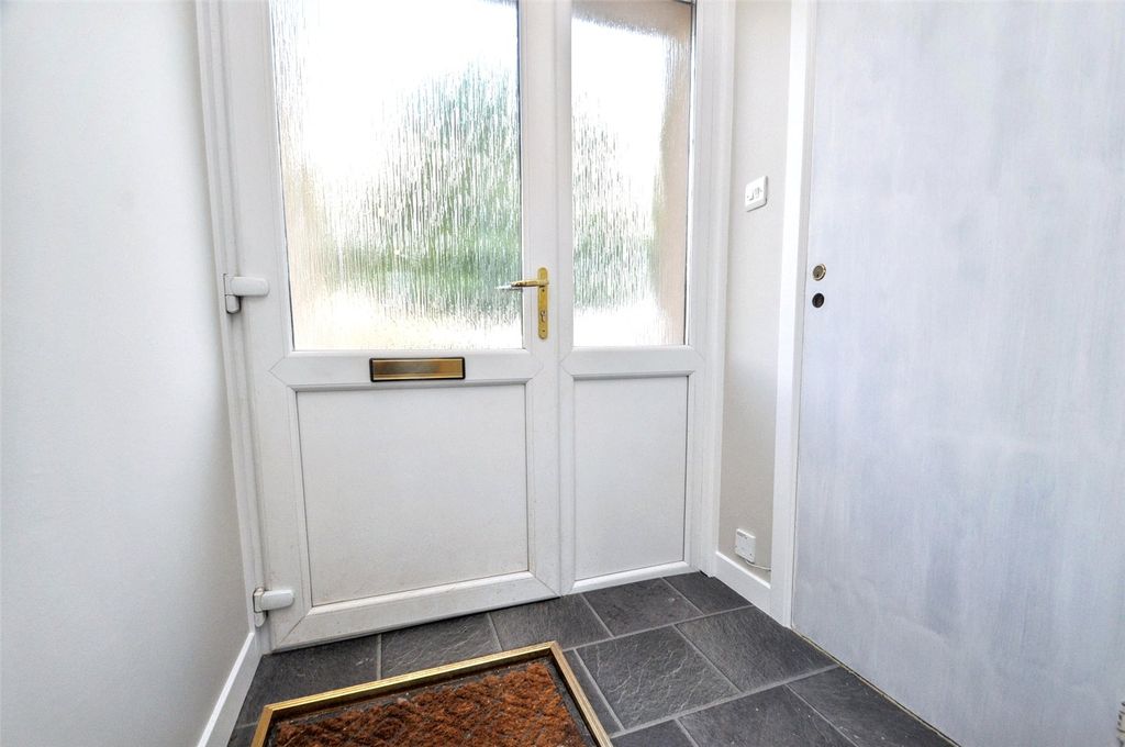 Property photo 2 of 26 Entrance Vestibule