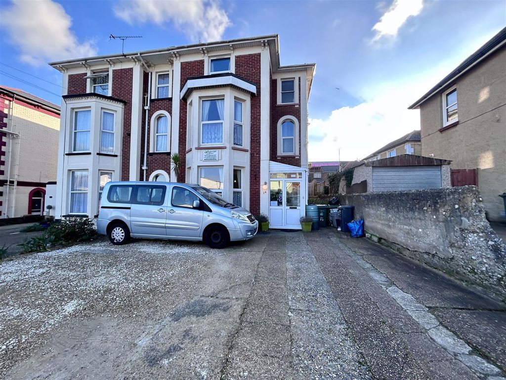 Property photo 2 of 13