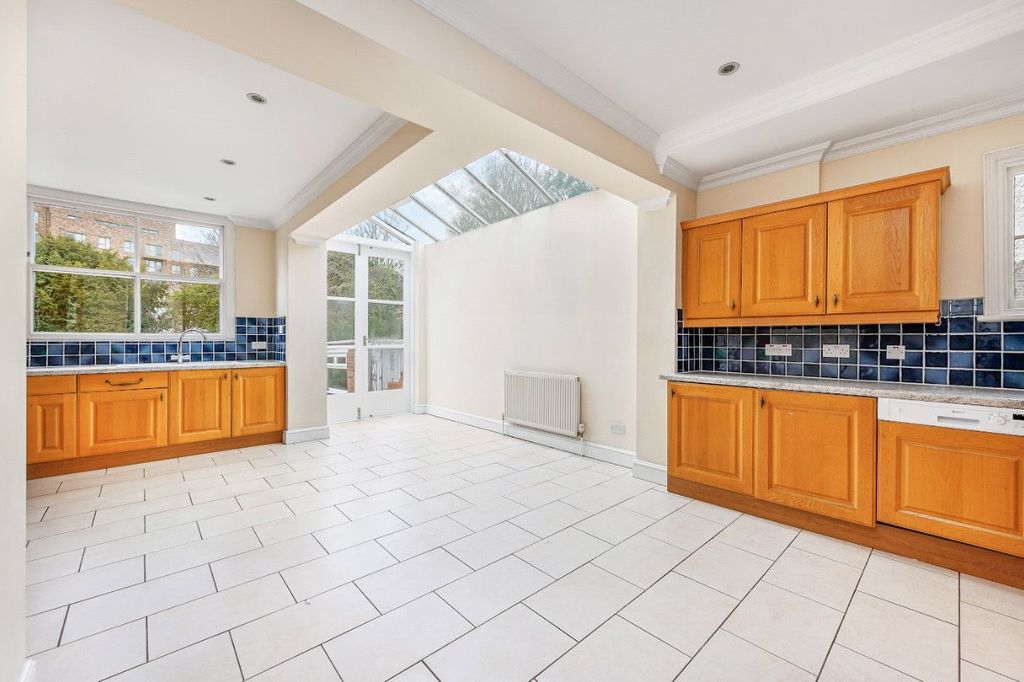 Property photo 2 of 21 Picture No. 16