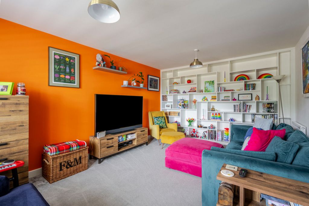 Property photo 2 of 34