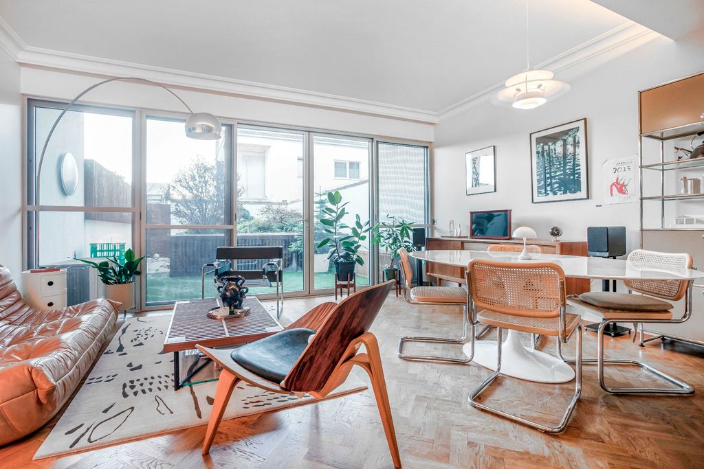 Property photo 2 of 24