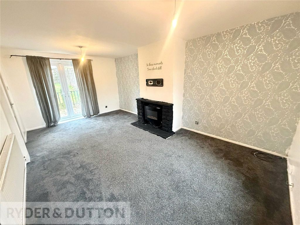 Property photo 3 of 19 Lounge