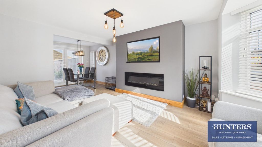 Property photo 2 of 17 Living Room