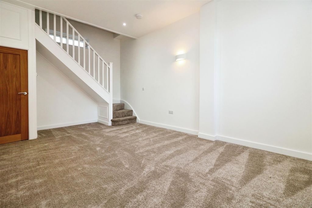 Property photo 3 of 10 Living Room