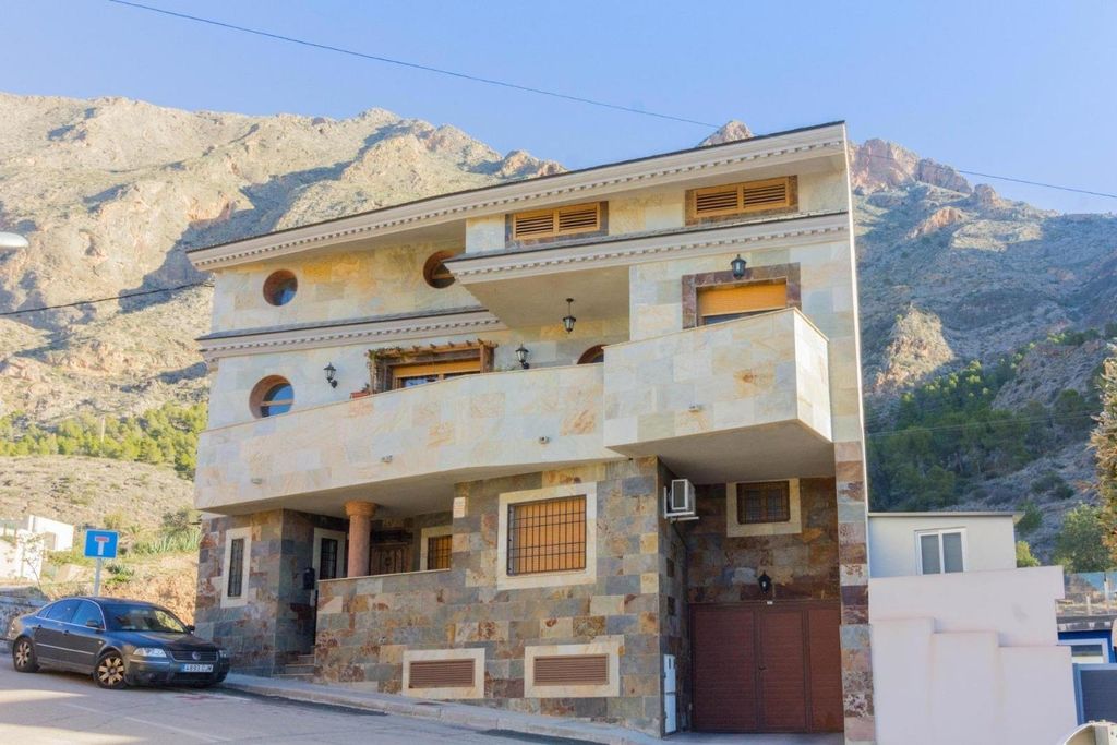 Property photo 1 of 50