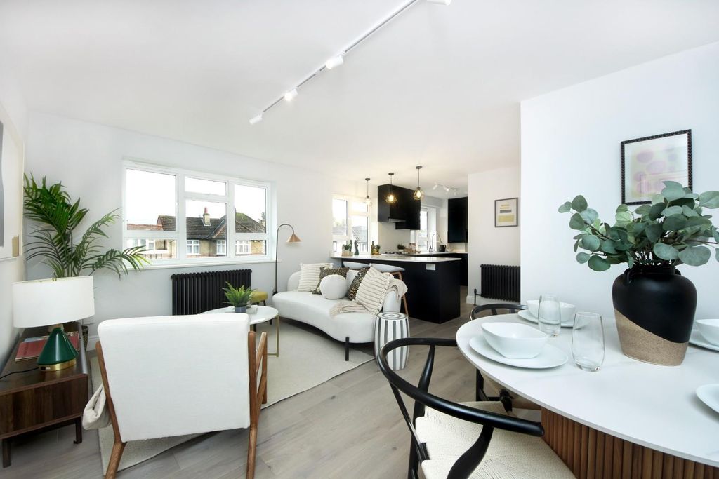 Property photo 2 of 17 Gv- 6 Audley Court (8).Jpg