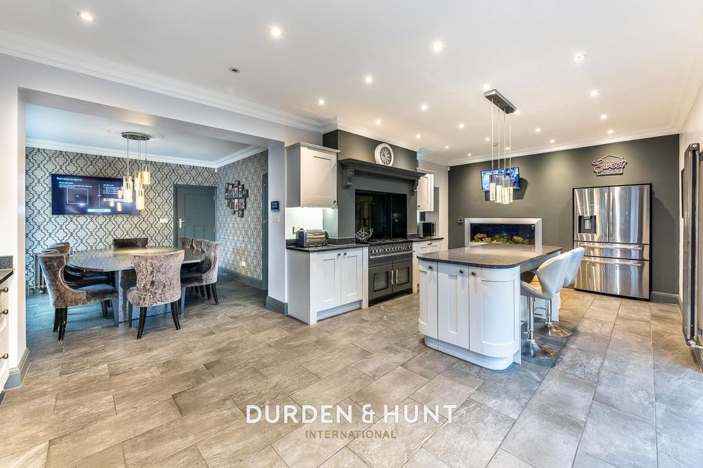 Property photo 2 of 17 Edward-39.Jpg