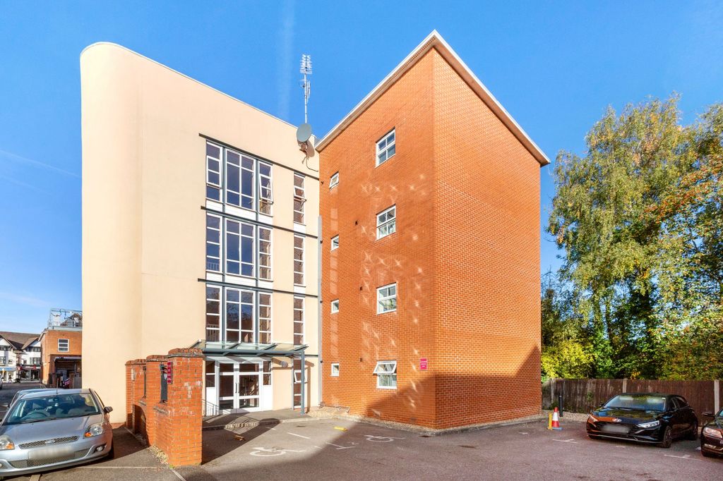 Property photo 1 of 6
